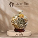 Bình hút lộc công đào đắp kênh men trắng đắp nổi vẽ vàng SG-BHL172