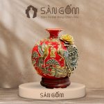 Bình hút lộc công đào đắp kênh men đỏ đắp nổi vẽ vàng SG-BHL167