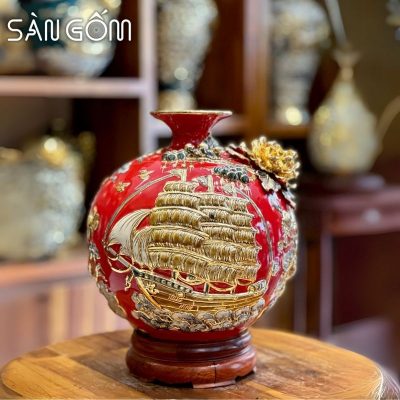 Bình hút lộc thuận buồm vạn lộc men đỏ đắp nổi vẽ vàng SG-BHL174