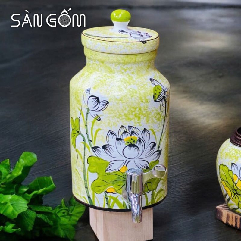 bo-binh-nuoc-dang-tru-hoa-tiet-hoa-sen-trang-ve-tay-men-ngoc-sg-bbn34 (4)