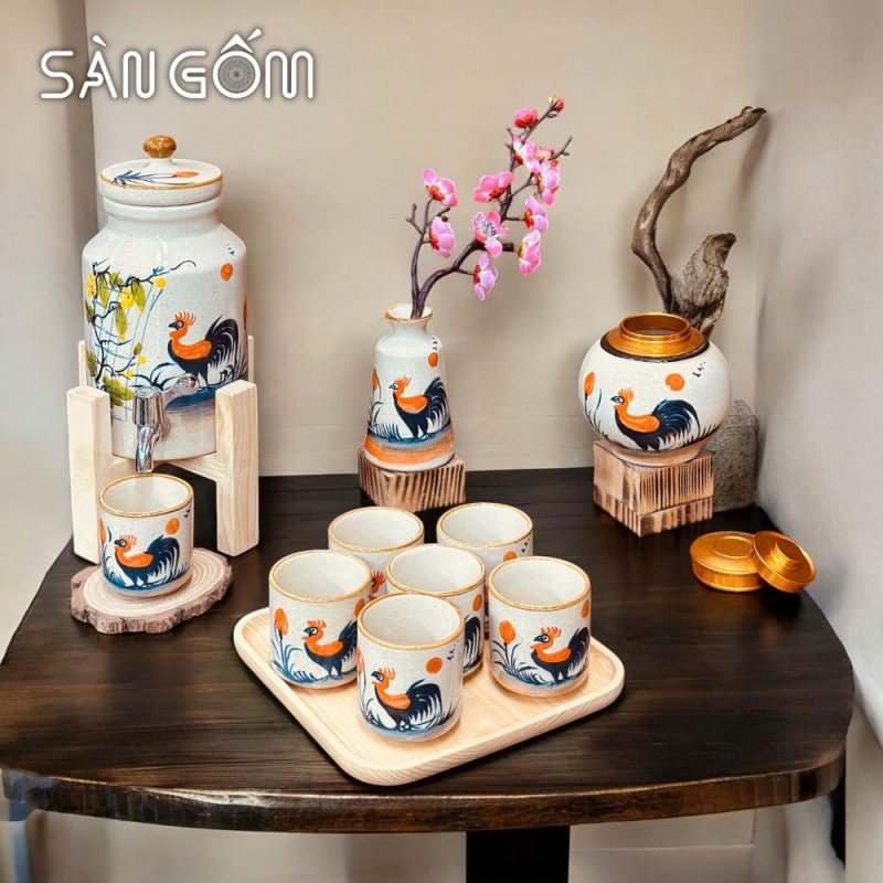 Bộ bình nước gốm sứ dáng trụ vẽ tay gà trống vinh hoa men kem SG-BBN04 - Ảnh 3