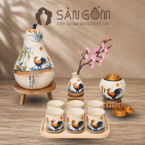 Bộ bình nước gốm sứ men kem dáng quả lê vẽ tay gà trống phú quý SG-BBN02
