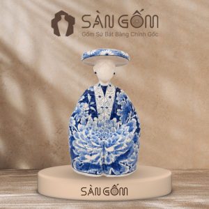Tượng gốm cô gái mặc cổ phục Nhật Bình men lam vẽ hoa mẫu đơn SG-TG02