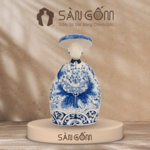 Tượng gốm quý phi mặc cổ phục Nhật Bình men lam vẽ hoa mẫu đơn cách điệu SG-TG03