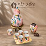 Bộ bình nước gốm sứ dáng quả lê men hồng vẽ Diệp Điểu SG-BBN42