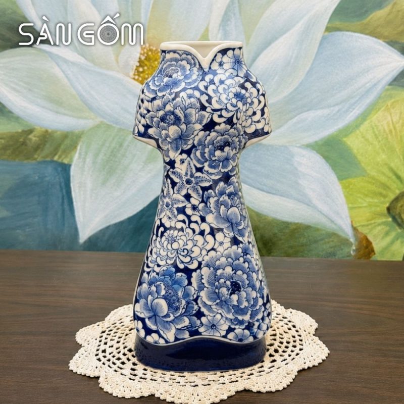 Lọ cắm hoa dáng áo dài vẽ hoa mẫu đơn đại đóa men lam SG-LH460 - Ảnh 2