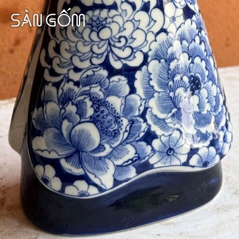 Lọ cắm hoa dáng áo dài vẽ hoa mẫu đơn đại đóa men lam SG-LH460 - Ảnh 5