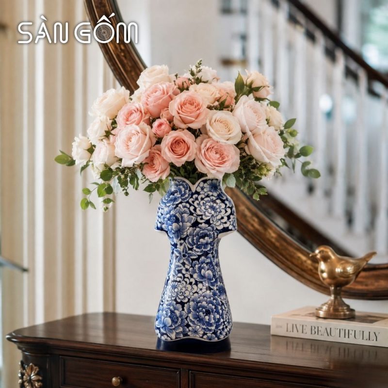 Lọ cắm hoa dáng áo dài vẽ hoa mẫu đơn đại đóa men lam SG-LH460 - Ảnh 6