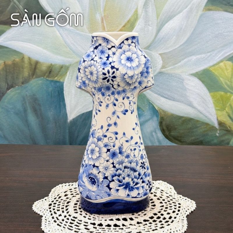 Lọ hoa dáng áo dài xanh lam họa tiết hoa dây cách điệu uốn lượn SG-LH455 - Ảnh 2