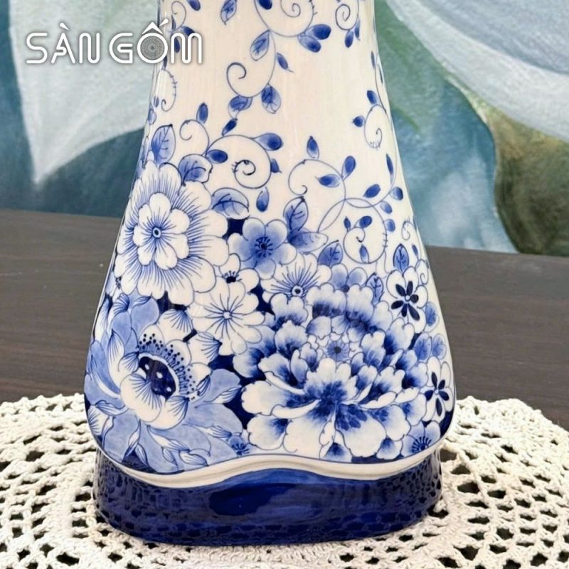 Lọ hoa dáng áo dài xanh lam họa tiết hoa dây cách điệu uốn lượn SG-LH455 - Ảnh 5